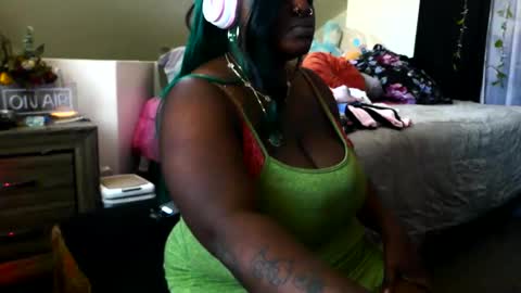 Snapshot of goddessmonni chatting on September 29, 8:03 pm MonniDoll online show from September 29, 8:03 pm