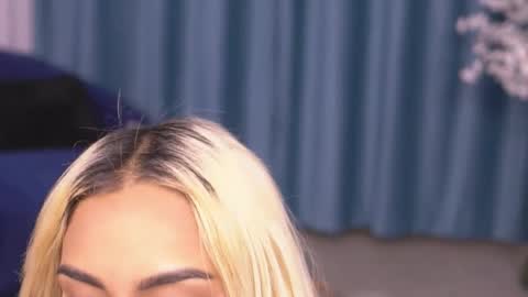 Snapshot of goldenamberx chatting on October 15, 4:59 am GoldenAmberX online show from October 15, 4:59 am