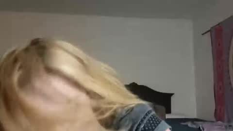 goldendoll1704 online show from June 5, 6:52 am