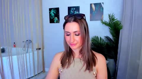 Olivia online show from November 7, 8:25 pm