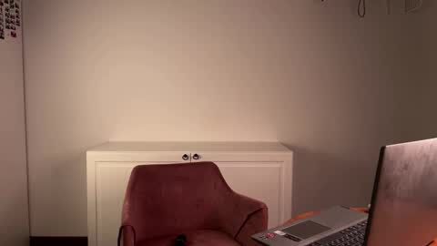 Dee online show from September 12, 10:06 pm