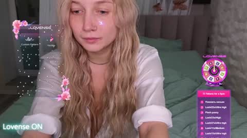 goodgirl0024 online show from January 11, 7:59 pm