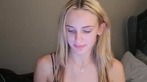 goodgirlliv online show from November 25, 4:58 am