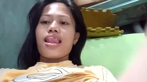 Snapshot of gorgeouspinay_babe chatting on October 7, 12:15 am GorgeousPinay babe online show from October 7, 12:15 am