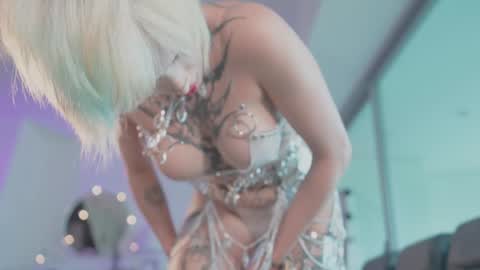 sophie  Special celebration a the beach 300k followers 3011 and 0112   online show from February 8, 9:18 pm