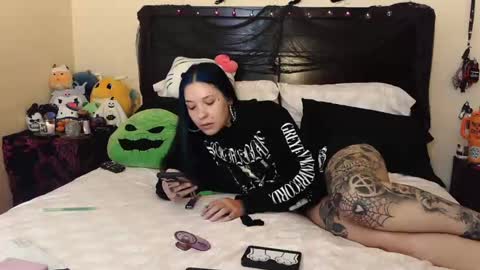 gothbaby305 online show from November 3, 6:01 pm