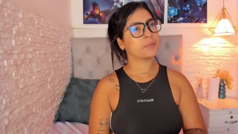 Snapshot of graceymilf999 chatting on January 9, 11:14 am Gracey Milf online show from January 9, 11:14 am