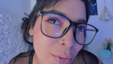 Snapshot of graceymilf999 chatting on December 17, 11:39 am Gracey Milf online show from December 17, 11:39 am