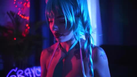 grayce blossoms24 online show from December 3, 8:11 pm