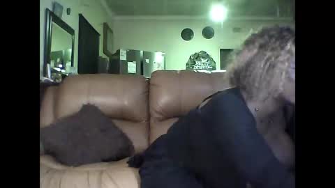 Snapshot of gucci_bx chatting on February 2, 12:19 am gucci-bx online show from February 2, 12:19 am