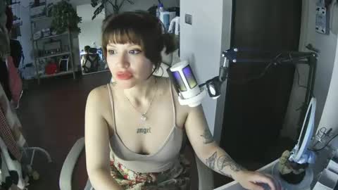 gvieangelic online show from January 6, 11:52 pm