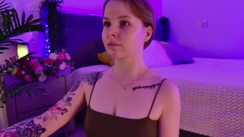 gwenhilton online show from September 28, 5:14 am