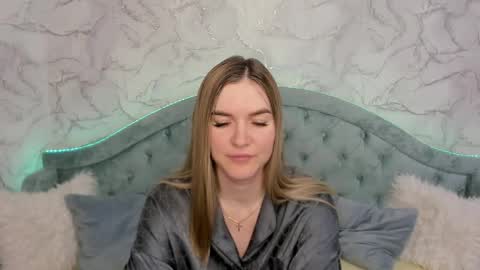 gwensmitt online show from May 28, 1:58 am