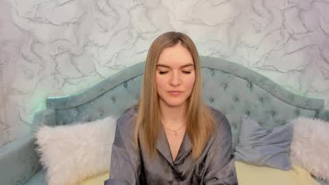 gwensmitt online show from May 27, 1:57 am