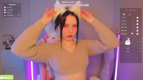 Snapshot of gylaxie chatting on February 12, 9:10 am online show from February 12, 9:10 am