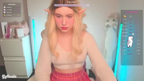 Snapshot of gylaxie chatting on March 1, 8:56 am online show from March 1, 8:56 am