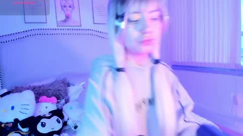 Hello Kitty online show from April 6, 12:39 pm