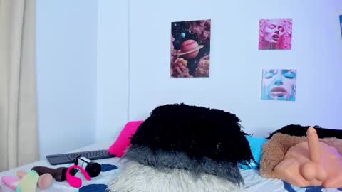 hailey_hadid online show from February 25, 7:56 pm