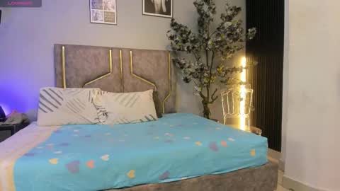 haileysans online show from March 10, 10:41 am