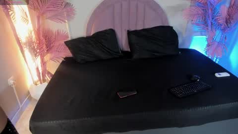 haileysans online show from April 20, 3:42 am