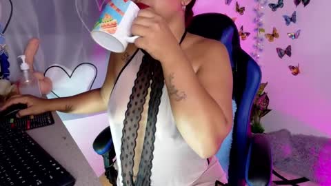 Snapshot of hairygirl83 chatting on September 14, 2:15 pm hairygirl83 online show from September 14, 2:15 pm