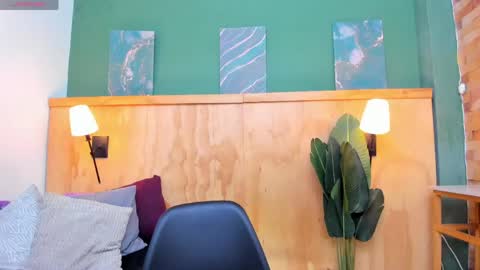 Halley Lorens online show from April 18, 7:58 pm