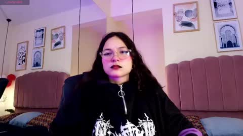 hanabie_ online show from April 28, 3:10 am