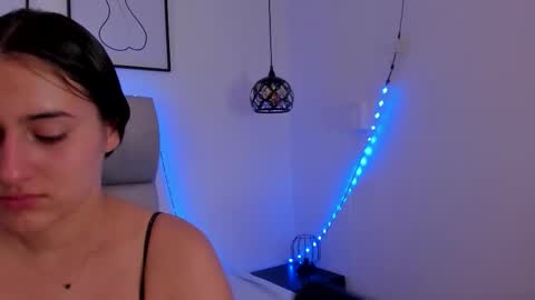 hanna__evans_ online show from February 8, 1:04 pm