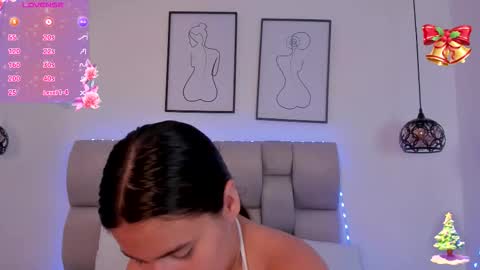 hanna__evans_ online show from December 3, 12:29 pm