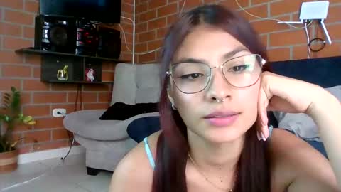 Snapshot of hanna_beily chatting on February 7, 7:06 pm hanna online show from February 7, 7:06 pm