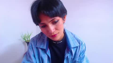 Snapshot of hanna_chloe chatting on December 17, 7:37 pm Sara online show from December 17, 7:37 pm