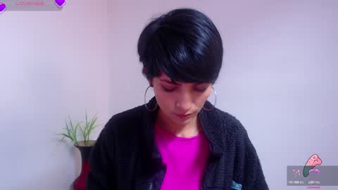 Snapshot of hanna_chloe chatting on January 4, 5:16 pm Sara online show from January 4, 5:16 pm