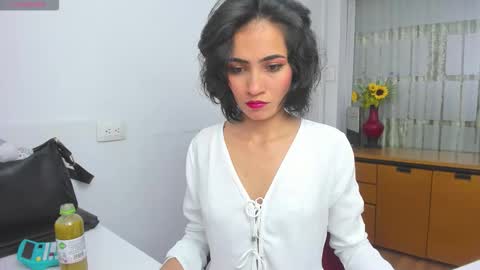 Sara online show from December 15, 7:30 pm