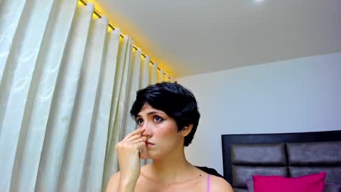 Snapshot of hanna_chloe chatting on December 7, 9:44 pm Sara online show from December 7, 9:44 pm