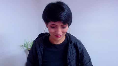 Snapshot of hanna_chloe chatting on December 23, 10:55 pm Sara online show from December 23, 10:55 pm