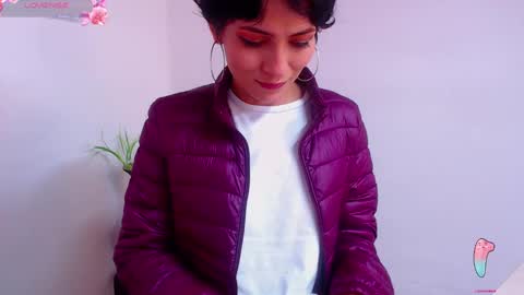 Snapshot of hanna_chloe chatting on December 16, 5:11 pm Sara online show from December 16, 5:11 pm