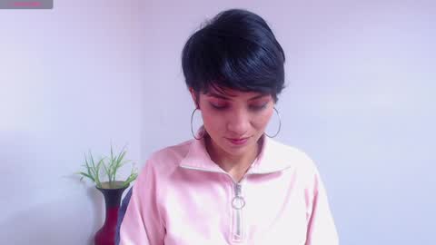 Snapshot of hanna_chloe chatting on January 3, 2:40 pm Sara online show from January 3, 2:40 pm