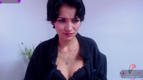 Snapshot of hanna_chloe chatting on February 4, 5:34 pm Sara online show from February 4, 5:34 pm