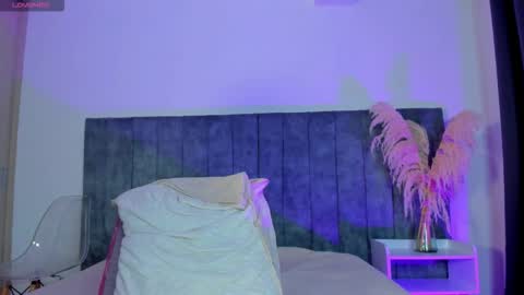 hanna_connorss online show from December 18, 11:31 pm