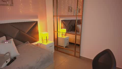 Hanna online show from December 21, 2:05 am