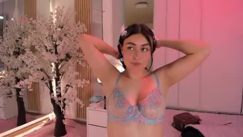  Hanna Collins  online show from June 1, 6:20 pm
