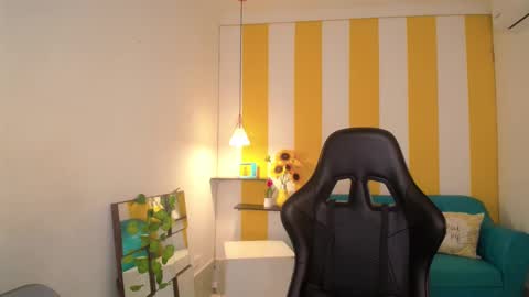 Hannah  online show from October 3, 11:37 am