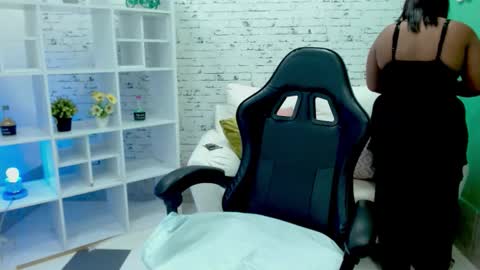 Hannah  online show from October 15, 11:46 am