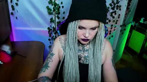 Hannah online show from November 24, 10:56 pm