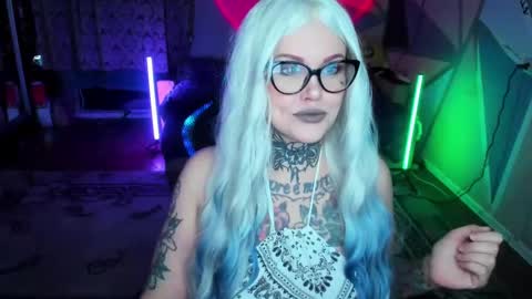 Hannah online show from March 10, 1:23 am