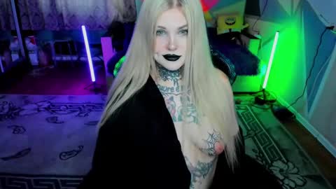 Hannah online show from February 25, 11:54 am