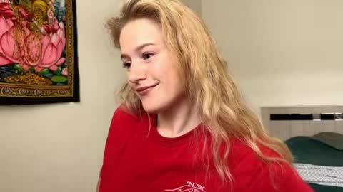 hannah levis  online show from March 24, 7:58 am