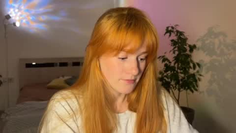 hannah levis  online show from April 21, 8:16 pm