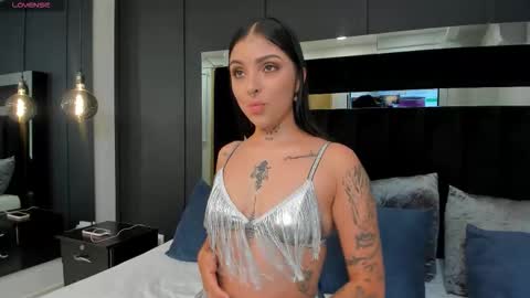 Hannah Milton online show from December 18, 10:58 pm