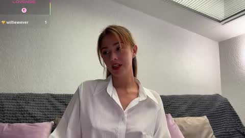 hannahinto online show from November 3, 10:30 am